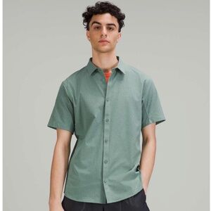 Men's Lululemon Airing Easy Short Sleeve Shirt in Heathered Tidewater Teal